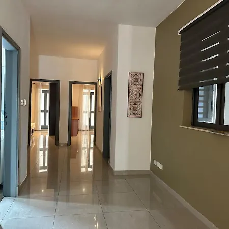 Seafront Breeze Lifestyle דירה סליאמה